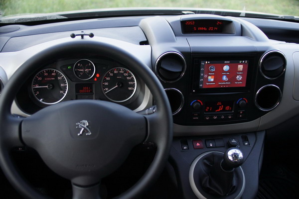 ASTEROID Smart PEUGEOT Partner Tepee S01.jpg