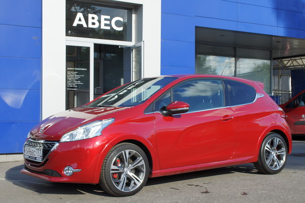 АВЕС_PEUGEOT-208GTi-Test-Drive_01.jpg